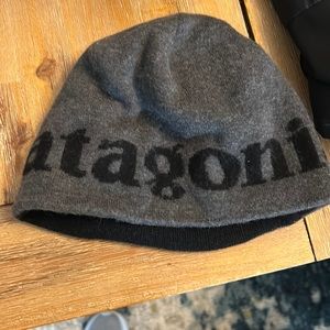 Me a Patagonia beanie grey and black